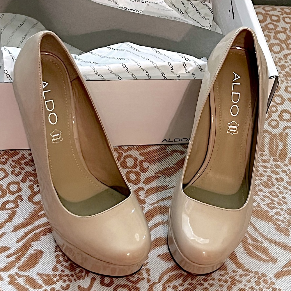 ALDO Platform Pumps Size 6 Light Cream Color. Great Condition.
